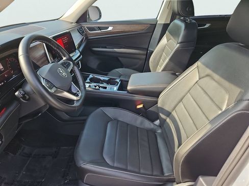 Used 2025 Volkswagen Atlas SEL AWD/4WD image 35