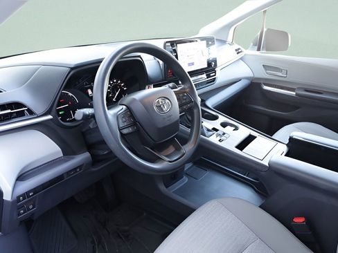 Certified 2022 Toyota Sienna LE image 30