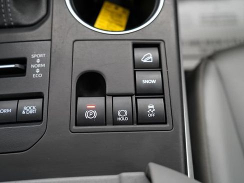 Used 2023 Toyota Highlander XLE AWD/4WD image 55