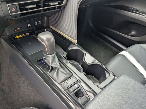 Used 2025 Toyota Camry SE image 22