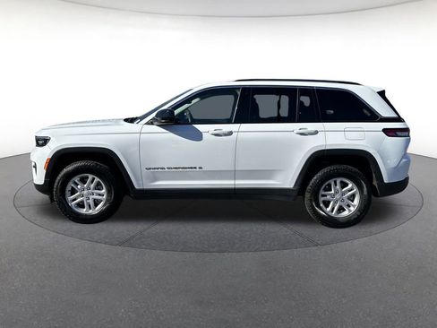 Certified 2023 Jeep Grand Cherokee Laredo image 2