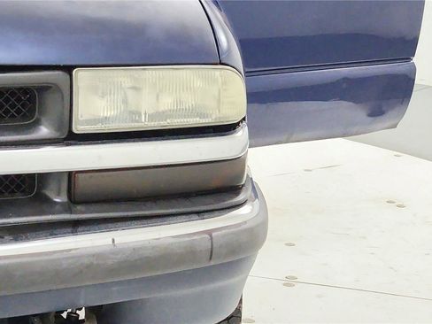 Used 2001 Chevrolet Blazer LS w/ Preferred Equipment Group image 11