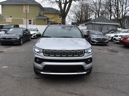 Used 2025 Jeep Compass Trailhawk w/ Trailer Tow Group AWD/4WD image 3