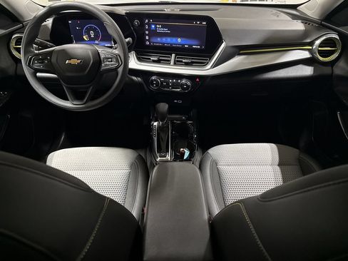 Used 2025 Chevrolet Trax LT FWD image 10
