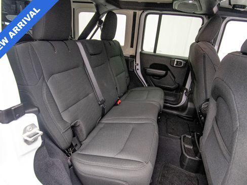 Used 2024 Jeep Wrangler Unlimited Rubicon AWD/4WD image 23