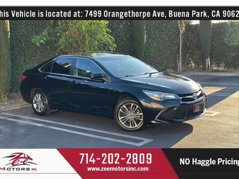 Used 2017 Toyota Camry SE w/ Moonroof Package image 1