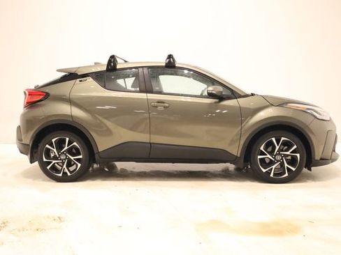 Used 2021 Toyota C-HR XLE image 3