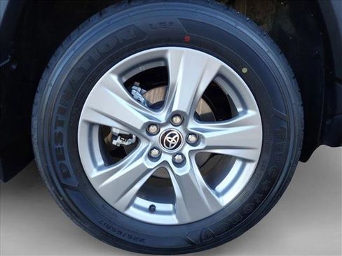 Used 2025 Toyota RAV4 LE AWD/4WD image 7