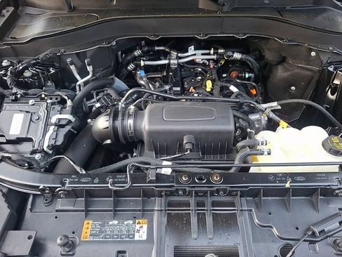 Used 2023 Ford Explorer XLT w/ Equipment Group 202A AWD/4WD image 28