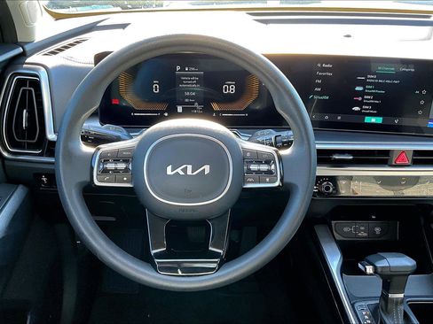 Used 2024 Kia Sorento LX image 13