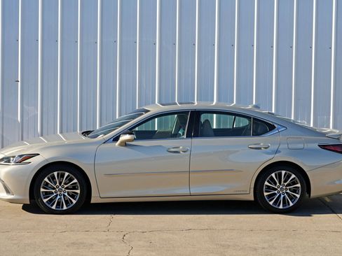 Used 2020 Lexus ES 300h w/ Premium Package image 50