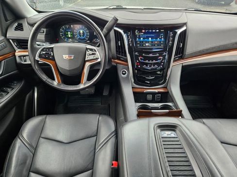 Used 2019 Cadillac Escalade Premium Luxury image 18