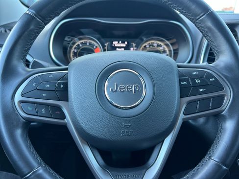 Used 2019 Jeep Cherokee Latitude Plus image 23