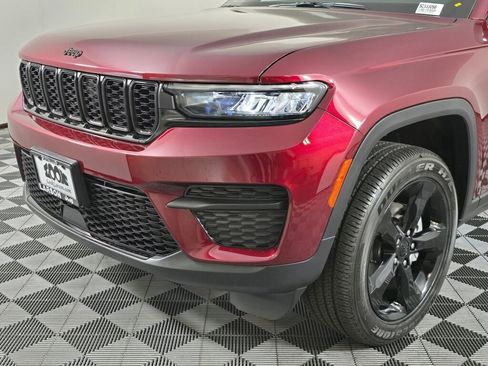 New 2025 Jeep Grand Cherokee Altitude image 11