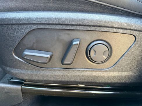 Used 2025 Kia Sorento S image 23