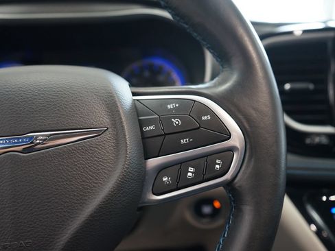 Used 2021 Chrysler Pacifica Touring-L w/ Uconnect Theater Family Group AWD/4WD image 34