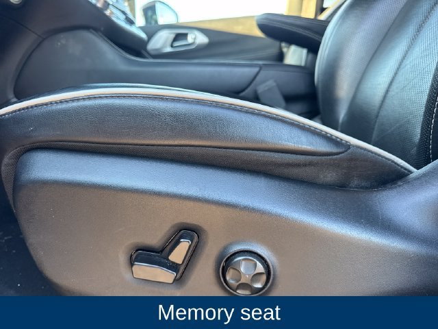Used 2025 Chrysler Pacifica Limited FWD image 20