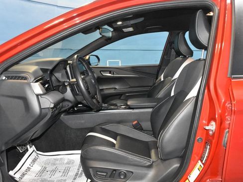 Used 2025 Toyota Camry SE FWD image 6