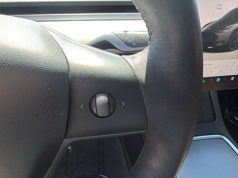 Used 2022 Tesla Model Y Long Range image 28