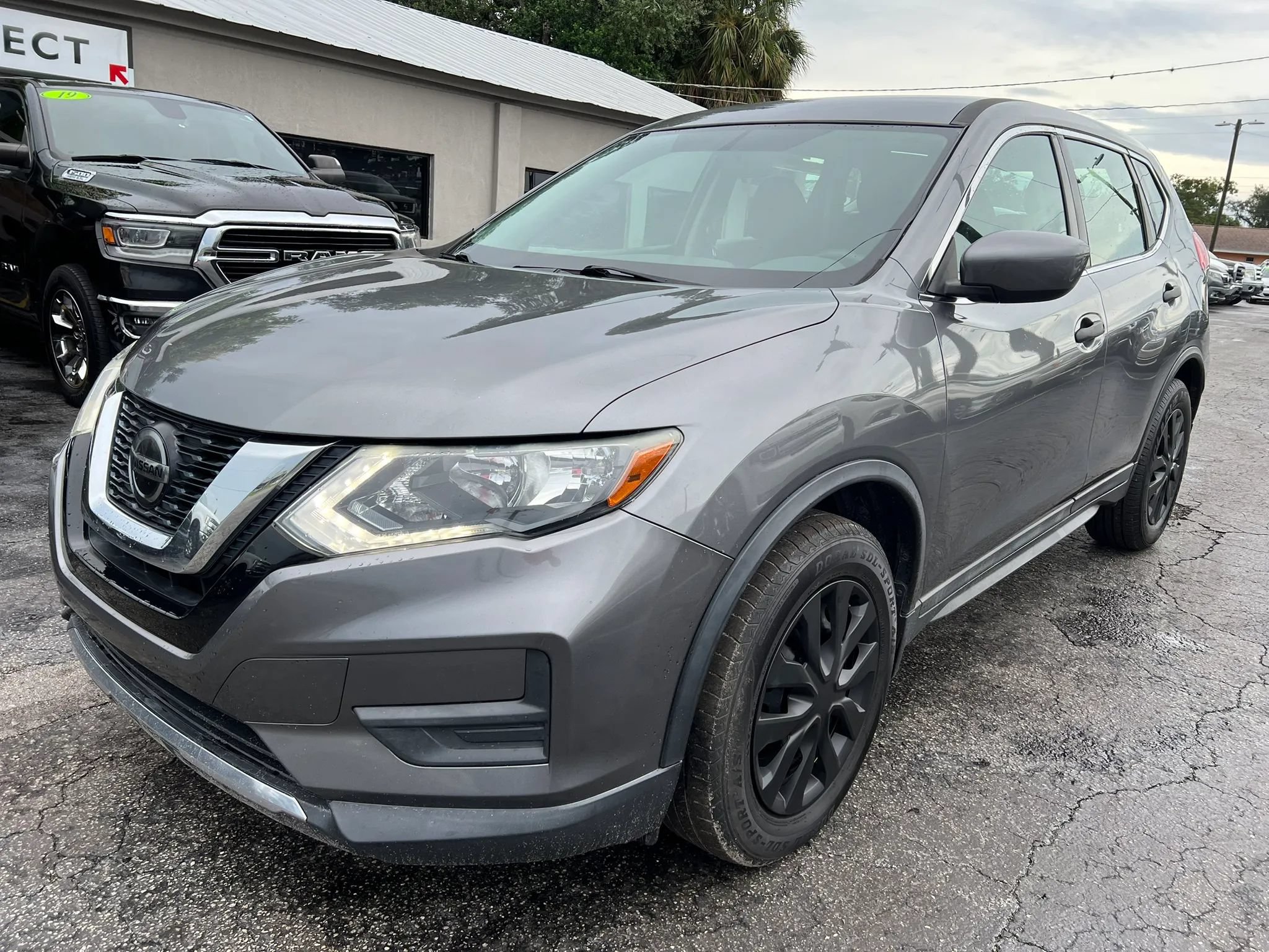 Used 2018 Nissan Rogue S FWD image 2