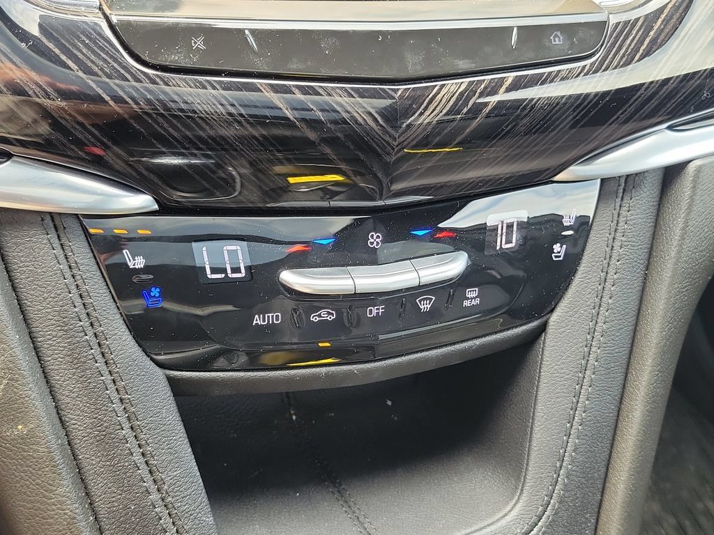 Used 2025 Cadillac XT6 Premium Luxury w/ Technology Package AWD/4WD image 28