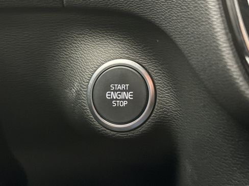 Used 2025 Volvo XC40 B5 Plus AWD/4WD image 21