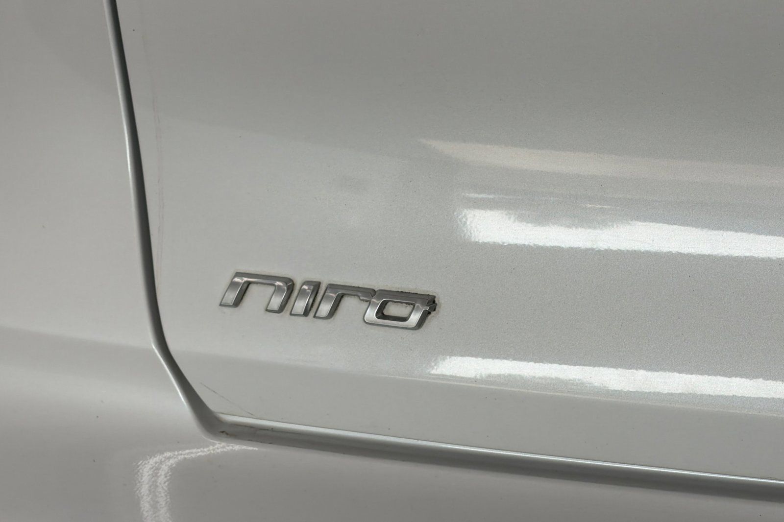 Used 2019 Kia Niro LX FWD image 25