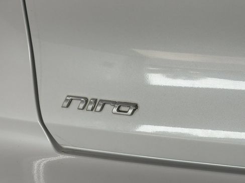 Used 2019 Kia Niro LX FWD image 25