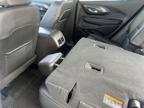 Used 2024 GMC Terrain SLT AWD/4WD image 16