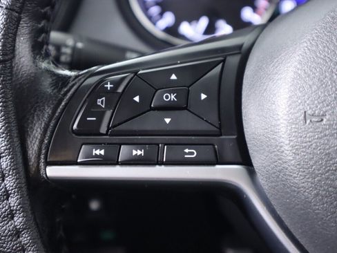 Used 2020 Nissan Rogue SV AWD/4WD image 14