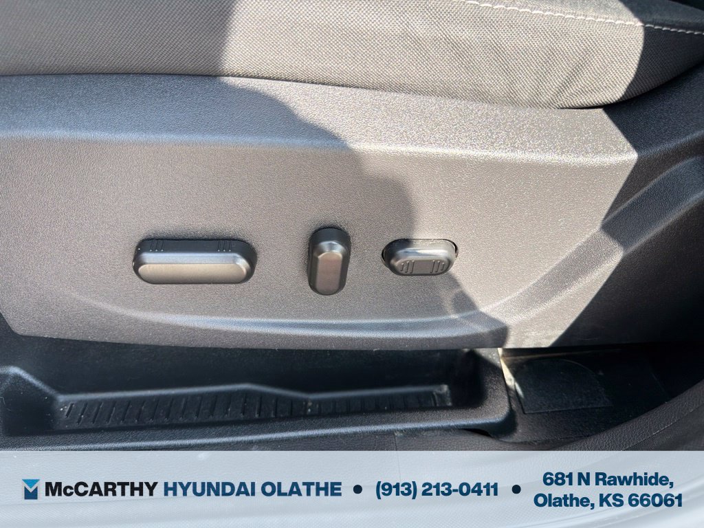 Used 2017 Ford Escape SE w/ SE Cold Weather Package AWD/4WD image 23