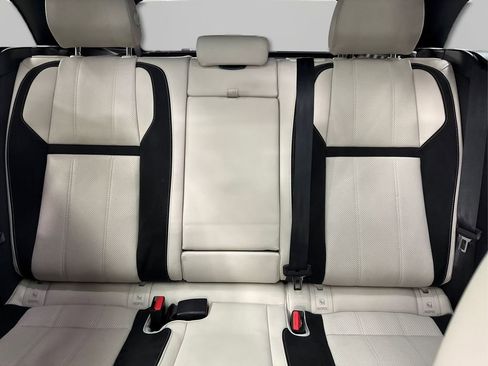 Used 2019 Land Rover Range Rover Velar R-Dynamic SE image 19