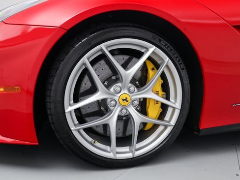 Used 2016 Ferrari F12 Berlinetta RWD image 14