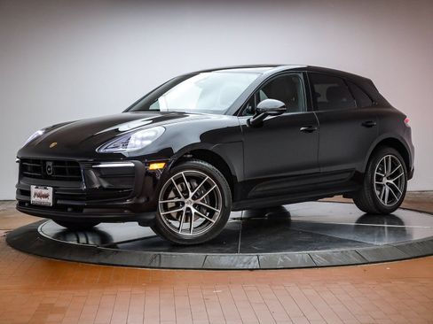 Certified 2025 Porsche Macan AWD/4WD image 1