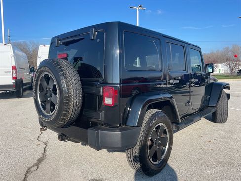 Used 2012 Jeep Wrangler Unlimited Sahara image 5