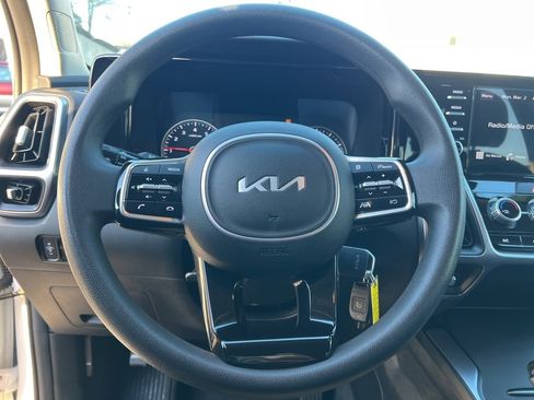 Used 2023 Kia Sorento LX image 13