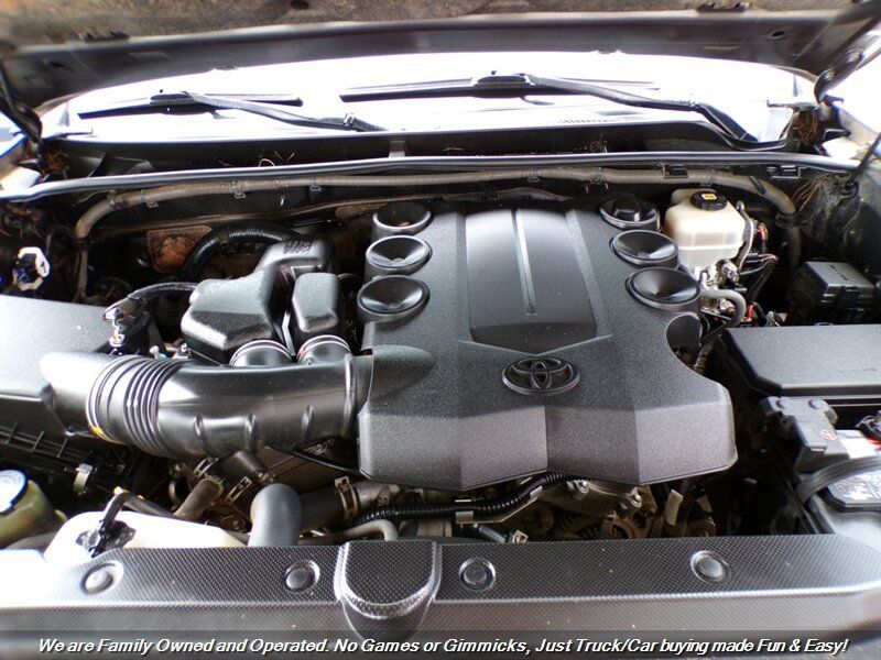 Used 2020 Toyota 4Runner SR5 AWD/4WD image 41