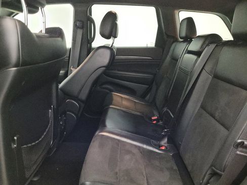 Used 2019 Jeep Grand Cherokee Laredo w/ Laredo X Package image 18