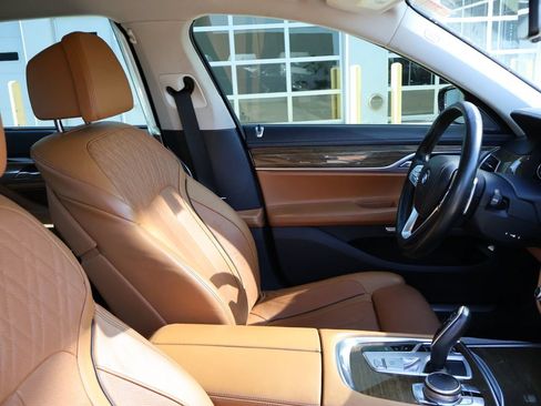 Used 2016 BMW 750i xDrive AWD/4WD image 10
