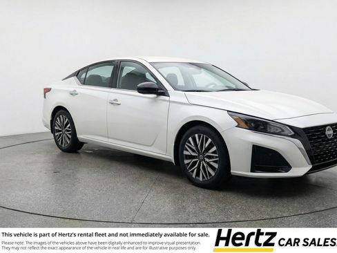 Used 2025 Nissan Altima 2.5 SV image 1