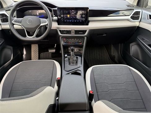 Used 2025 Volkswagen Taos SE image 8