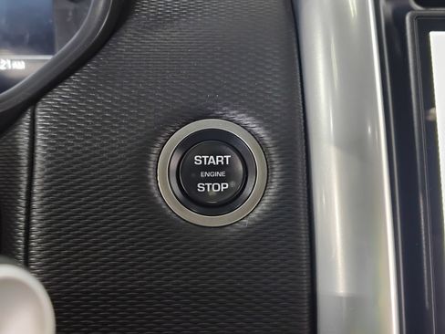 Used 2024 Land Rover Discovery Dynamic SE AWD/4WD image 41