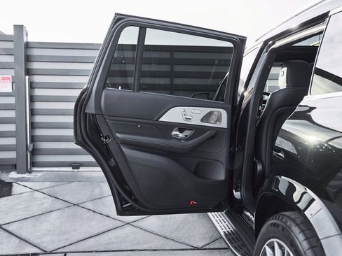 Used 2025 Mercedes-Benz GLS 63 AMG 4MATIC image 28