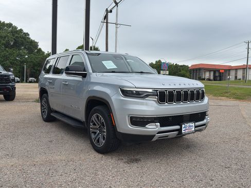 Used 2024 Jeep Wagoneer Series II w/ Flexible Seating Group RWD image 12