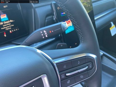 Used 2025 GMC Terrain Elevation w/ Elevation Premium Package AWD/4WD image 28
