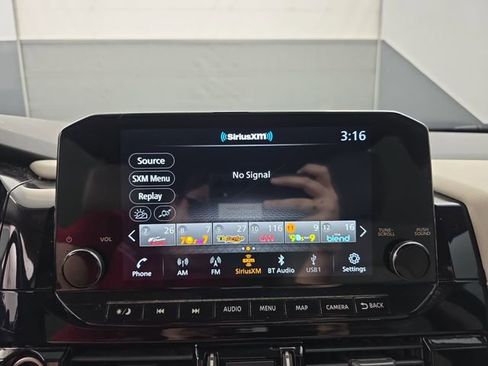 Used 2022 Nissan Pathfinder SL w/ SL Black Package image 29