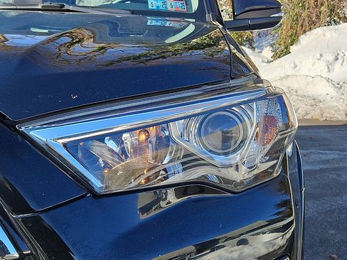 Used 2017 Toyota 4Runner Limited image 9