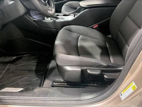 Used 2022 Chevrolet Malibu LS FWD image 24