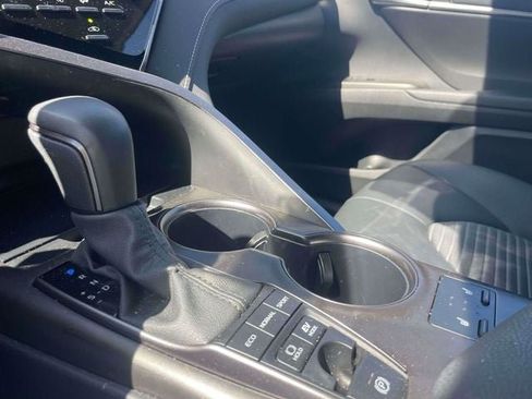 Used 2024 Toyota Camry SE w/ Cold Weather Package FWD image 34