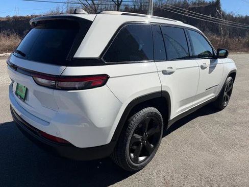 Certified 2022 Jeep Grand Cherokee Altitude AWD/4WD image 5